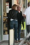 Emma Stone in jeans at a sushi dinner -01